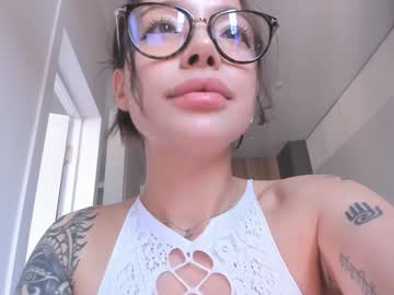 girl
        chanlia cam image #4409733