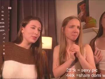 girl
        lyly_bambi cam image #6340952