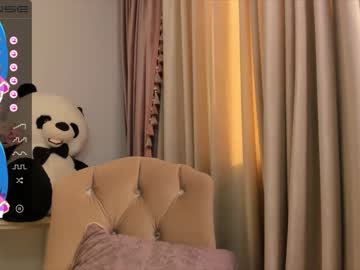 girl
        luna_kuka cam image #1028089