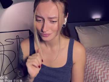 girl
        yvie_ cam image #5575128