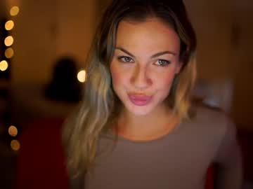 girl
        melodymate cam image #4189554
