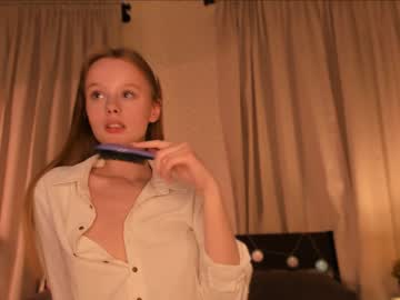 girl
        aislyworld cam image #3622637