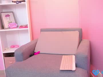 girl
        little_effy18_ cam image #6282319
