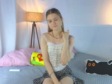 girl
        alisia_spinnet cam image #4403424
