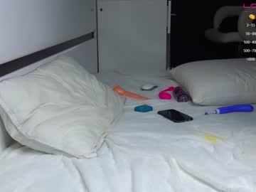 girl
        sarah__marlow__ cam image #1064910
