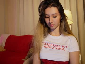 girl
        sarasuo cam image #6854909