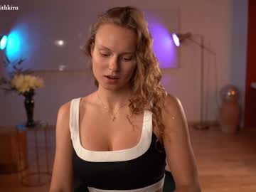 girl
        chillwithkira cam image #1512572