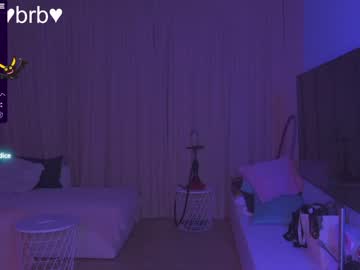 girl
        aveksmr cam image #104675