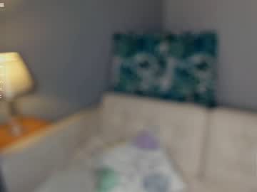 girl
        erinwils cam image #3741257