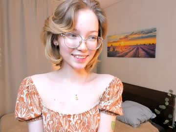 girl
        moirebroady cam image #5590596