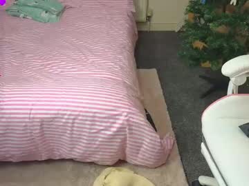girl
        autumngrove cam image #5757138