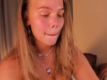 girl
        alice_pinkys cam image #4146389