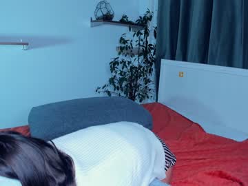 girl
        _night_moon_ cam image #3069066