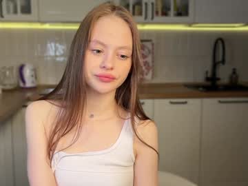 girl
        tweety_doing_sweety cam image #5601300