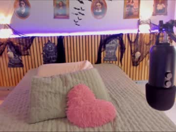 girl
        little_effy18 cam image #2698469