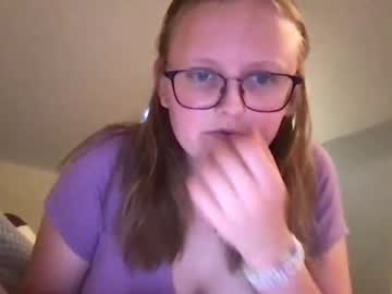 girl
        lexielilacs cam image #4521076