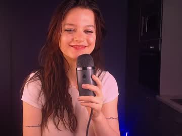 girl
        lorienn cam image #2944900