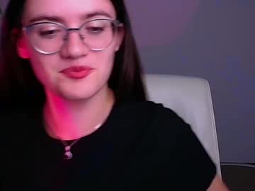 girl
        ketrin_pirsss cam image #5139761