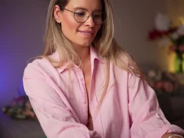 girl
        brandywhite cam image #4855539