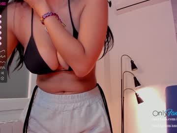 girl
        annieguzman_ cam image #522507