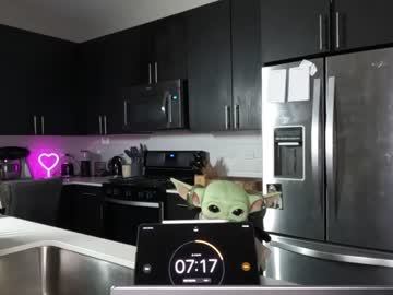 couple
        ari_lovexo cam image #2878015