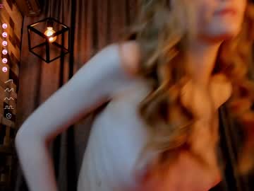girl
        lolliis cam image #2663691