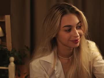 girl
        arielreal cam image #2292333