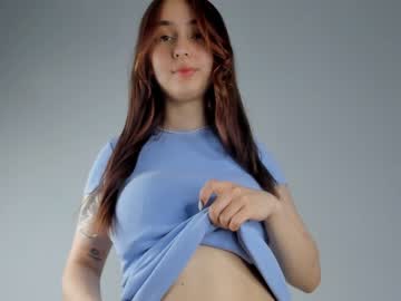 girl
        evadolphin cam image #1569378