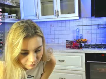girl
        roseholloway cam image #3036353