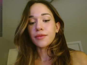 girl
        valerie_james3 cam image #4511550