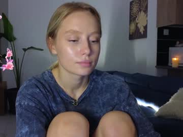 girl
        callme_star cam image #4442054