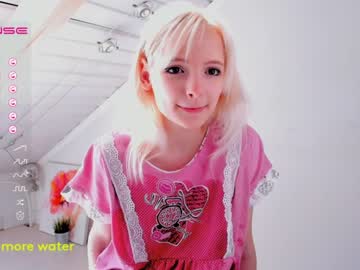 girl
        bettybarnett cam image #1745972