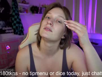 girl
        laylas_universe cam image #4538798