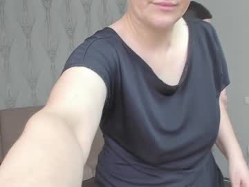 couple
        mistress_angie_ cam image #41731