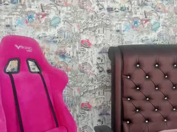 girl
        angelina_new cam image #2347349