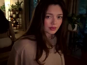 girl
        emersoncane cam image #5320190