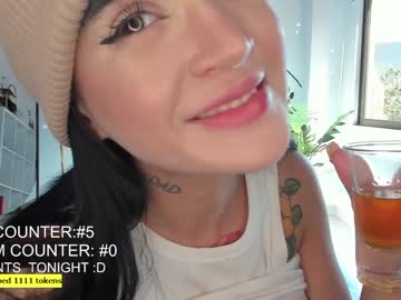 girl
        lonelly_lolly98 cam image #2855324
