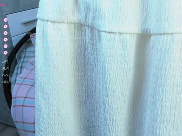 girl
        lolliis cam image #2437106