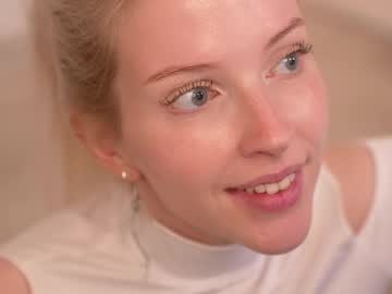 girl
        my_stella cam image #6884571