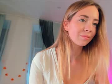 girl
        emmi_rosee cam image #2759999