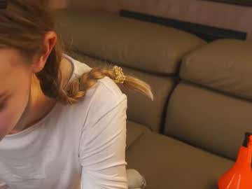 girl
        sunnivaharder cam image #6590159