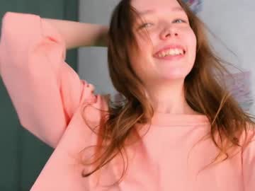girl
        fly_best cam image #5829443