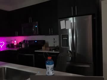 couple
        ari_lovexo cam image #2901297