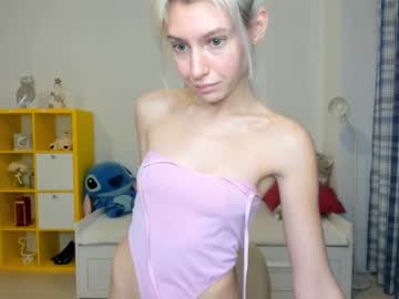 girl
        she_rry cam image #3112533