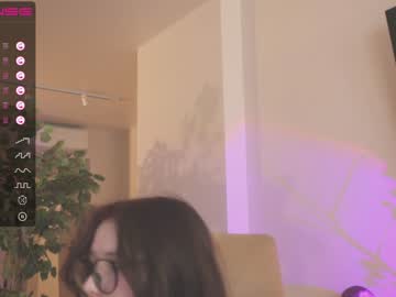 girl
        oki_dokie cam image #2370782