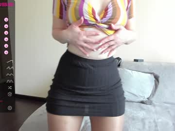girl
        emilymilf__ cam image #1228695