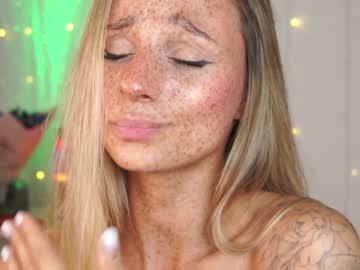 girl
        artease cam image #2680858