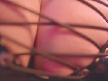 girl
        kkole17 cam image #4915779
