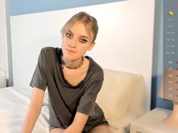 girl
        beckyherington cam image #4141727