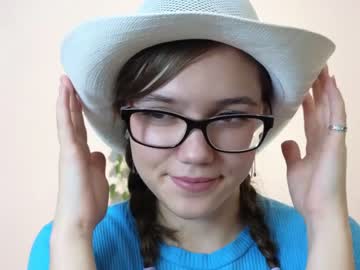 girl
        teresabriggs cam image #2514129